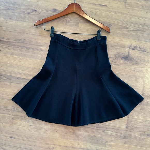 black guess skirt! - Picture 1 of 4